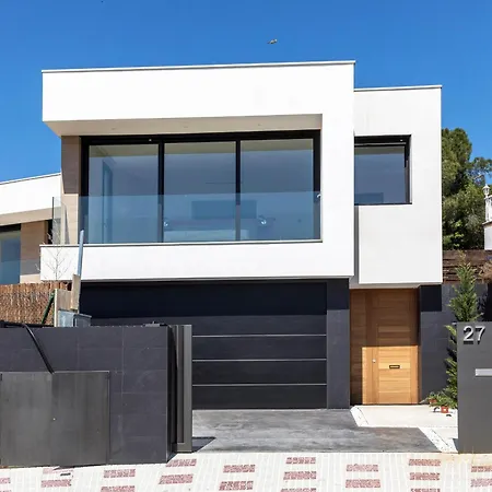 Costa Brava: De Lujo Con Piscina Privada Y Eficiencia Energetica - Es-209-99 Feriehus *