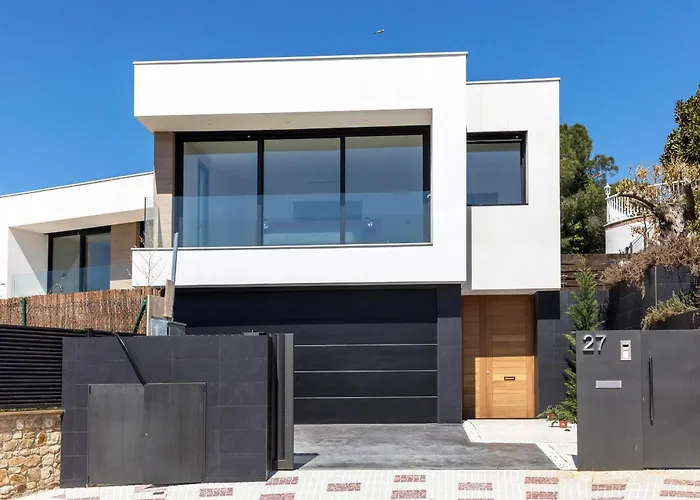 Costa Brava: De Lujo Con Piscina Privada Y Eficiencia Energetica - Es-209-99 Feriehus *